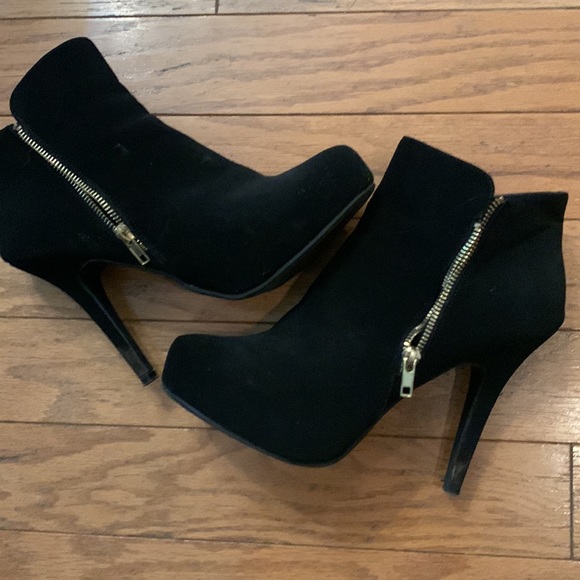 Black suede heel boots - Picture 3 of 3